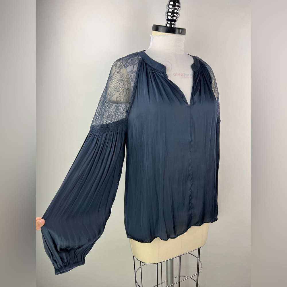 💚 3078. Lace Shoulder Balloon Sleeve Blouse